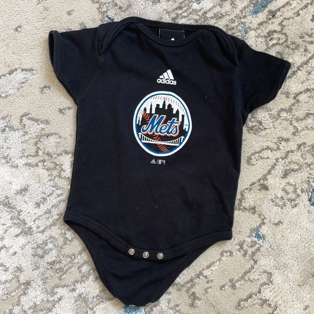 Adidas Mets Onesie ⚾️